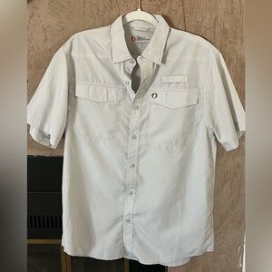 The American Outdoorsman Men’s Short Sleeve Vented Fishing Shirt – Size M